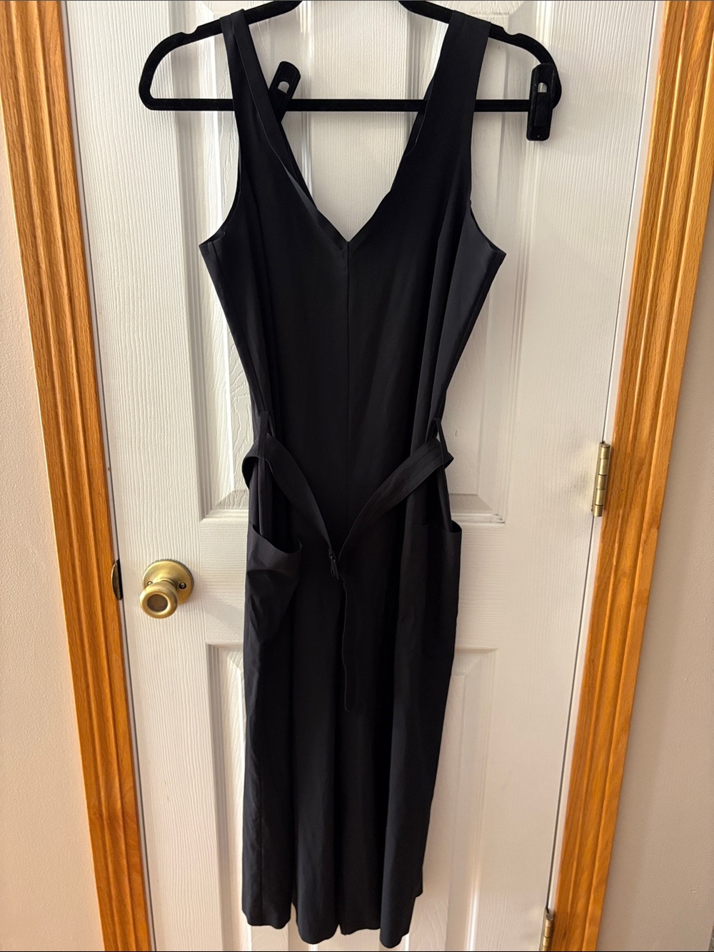 Women's Black Sleeveless V-Neck Dress